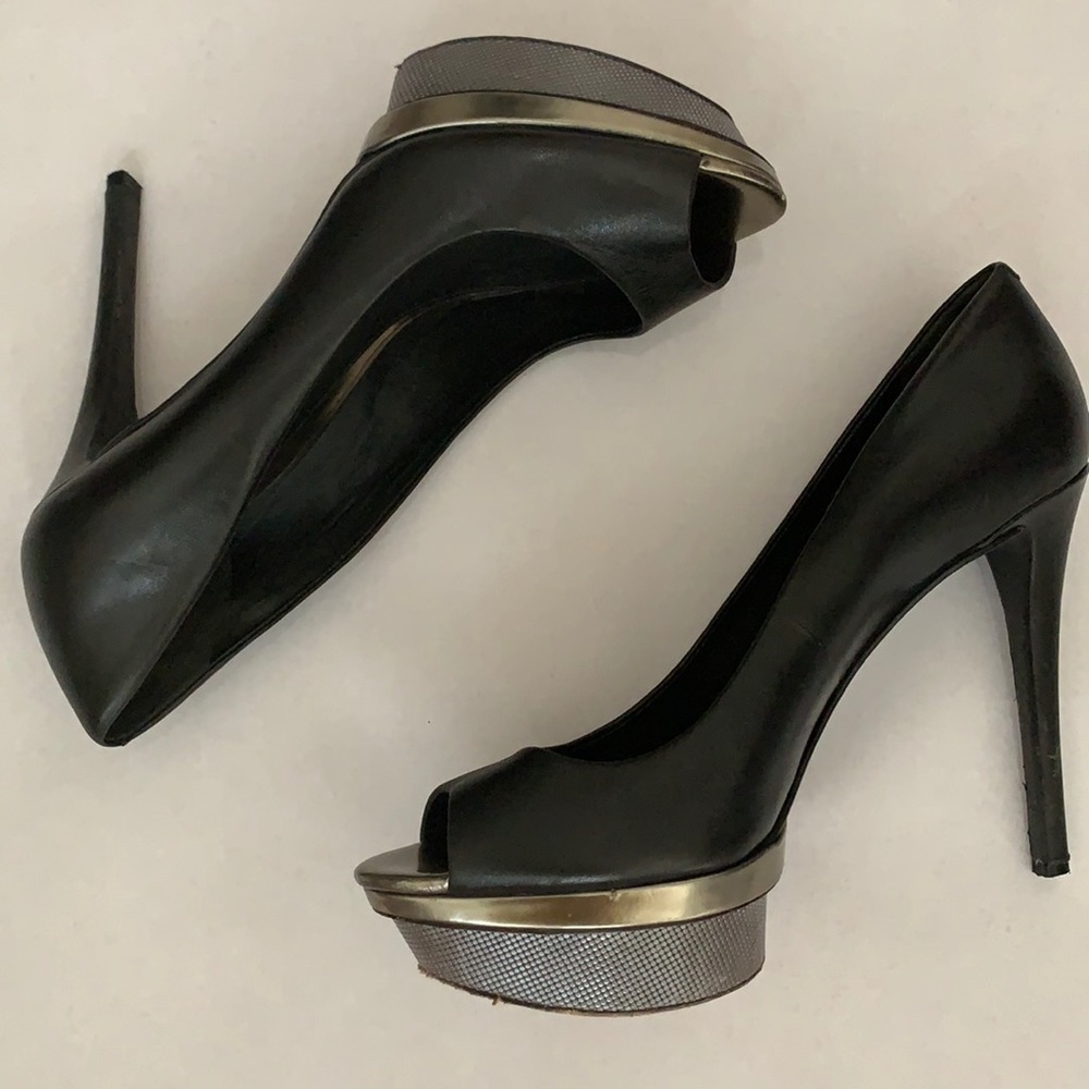 B Brian Atwood Franciska Peep Toe Pump Black Platform Sz 8